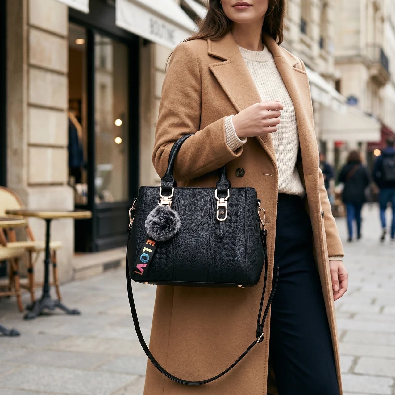 Sac à Main en Cuir Brodé avec Pompon pour Femme - 1001 Sacs