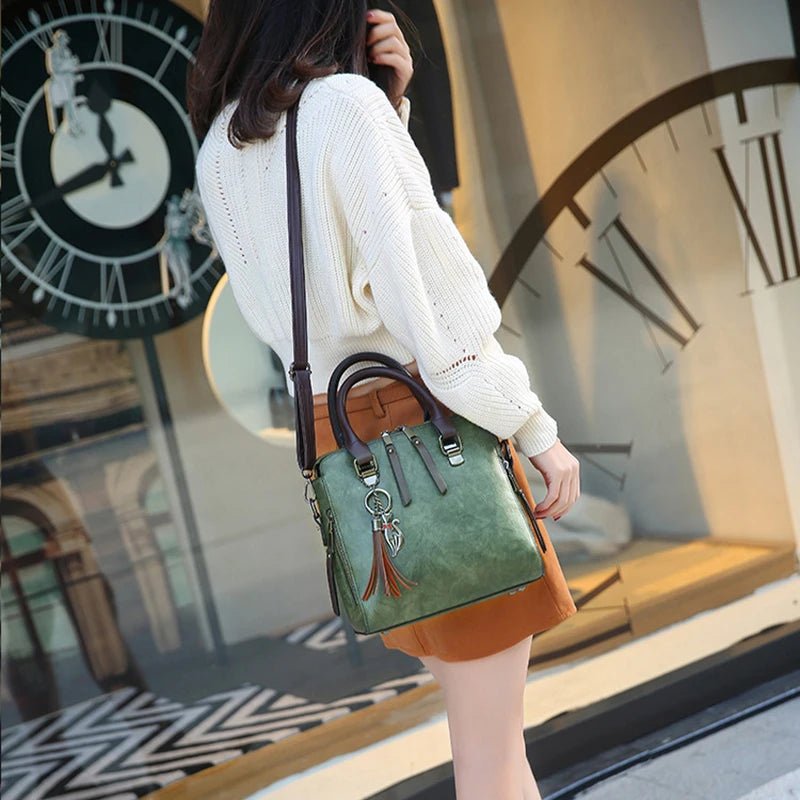 Sac Boston Vintage avec Pompon Bandoulière - 1001 Sacs