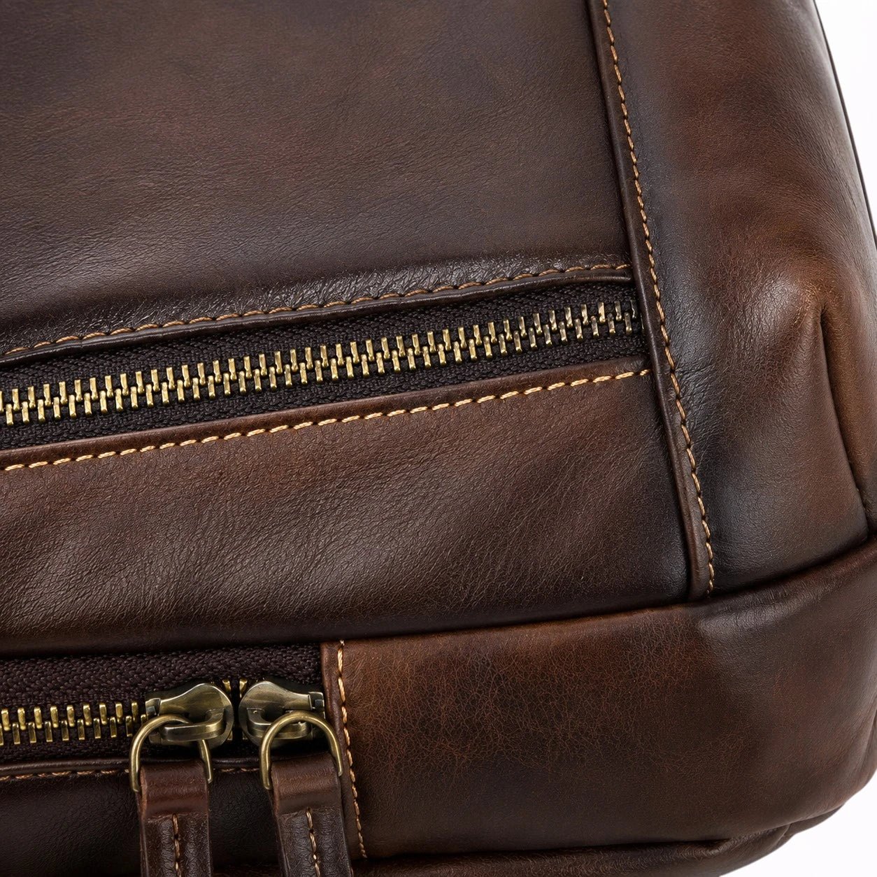 Sac Poitrine en Cuir de Vachette Vieilli Peint à la Main - 1001 Sacs