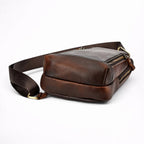 Sac Poitrine en Cuir de Vachette Vieilli Peint à la Main - 1001 Sacs