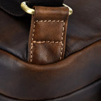 Sac Poitrine en Cuir de Vachette Vieilli Peint à la Main - 1001 Sacs