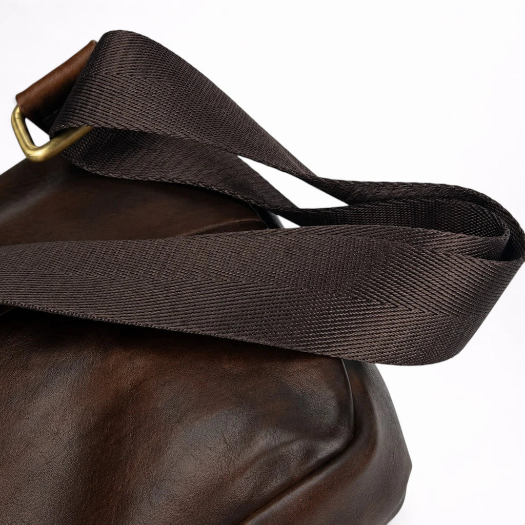 Sac Poitrine en Cuir de Vachette Vieilli Peint à la Main - 1001 Sacs